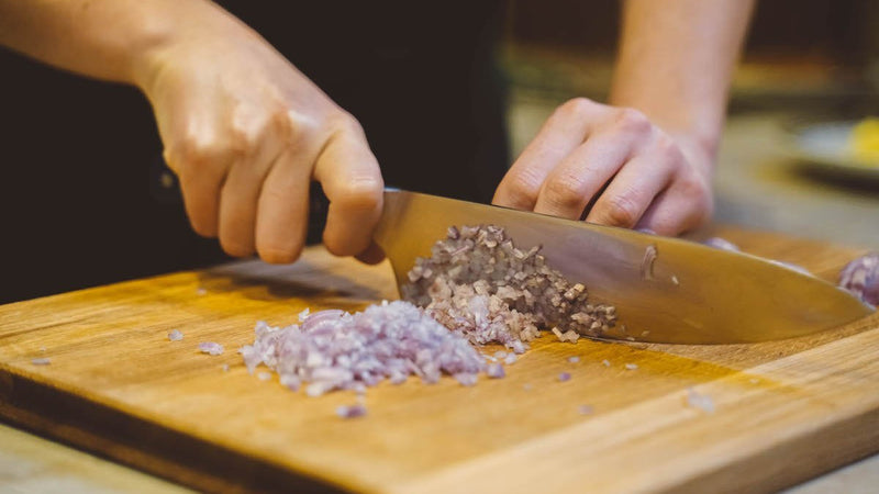Comment bien tenir son couteau de Chef ? - Atma Kitchenware
