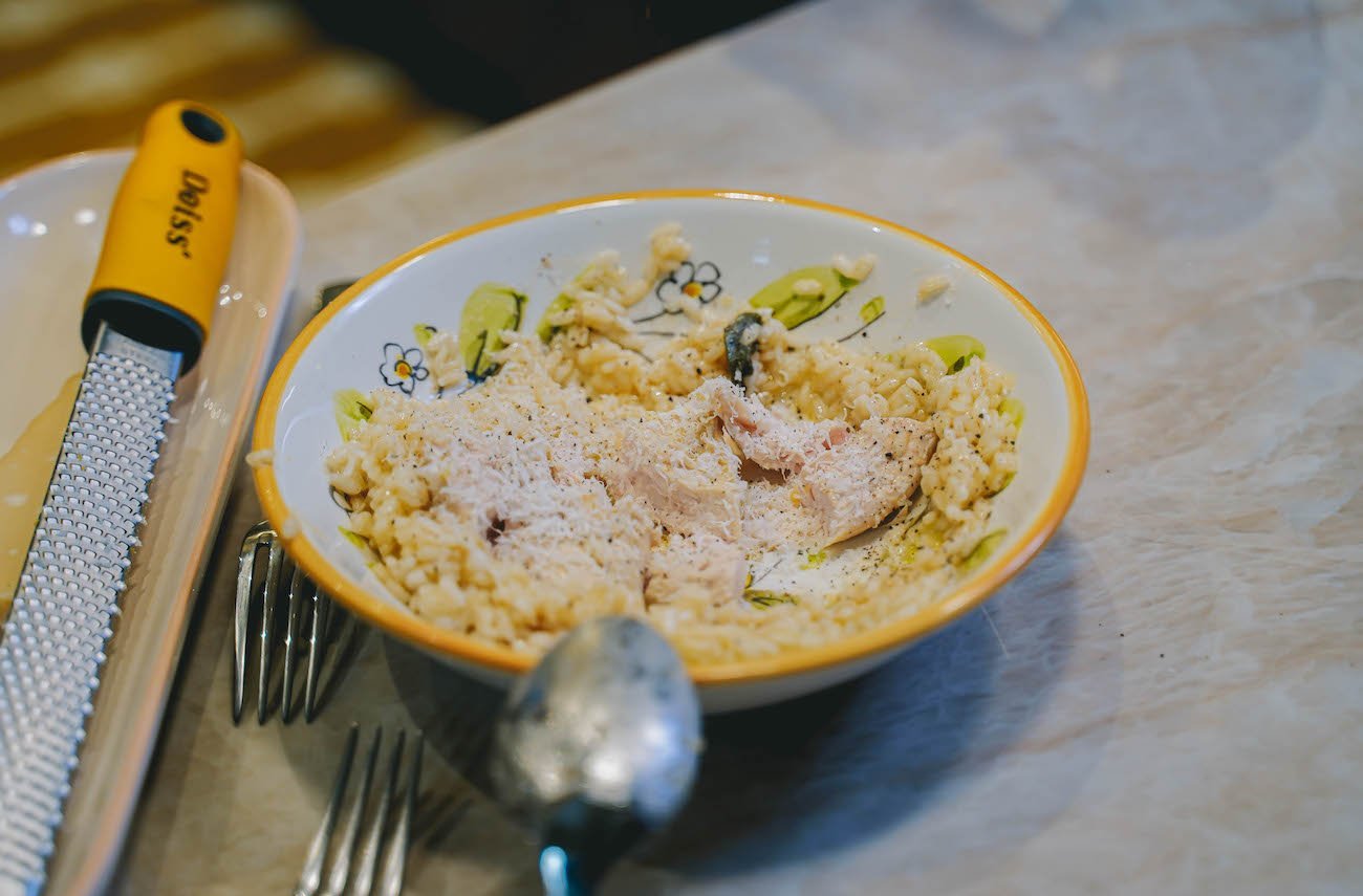 Risotto à la sauge et suprêmes de volaille - Atma Kitchenware