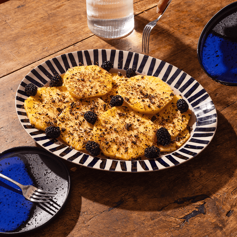 Le plat de présentation, en bleu nuit - Atma Kitchenware