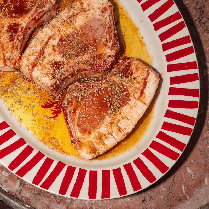 Le plat de présentation, en rouge carmin - Atma Kitchenware