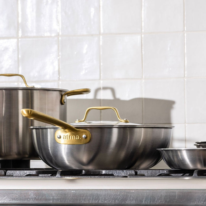 The Wok en inox, manche doré - 28 cm (Édition limitée) - Atma Kitchenware